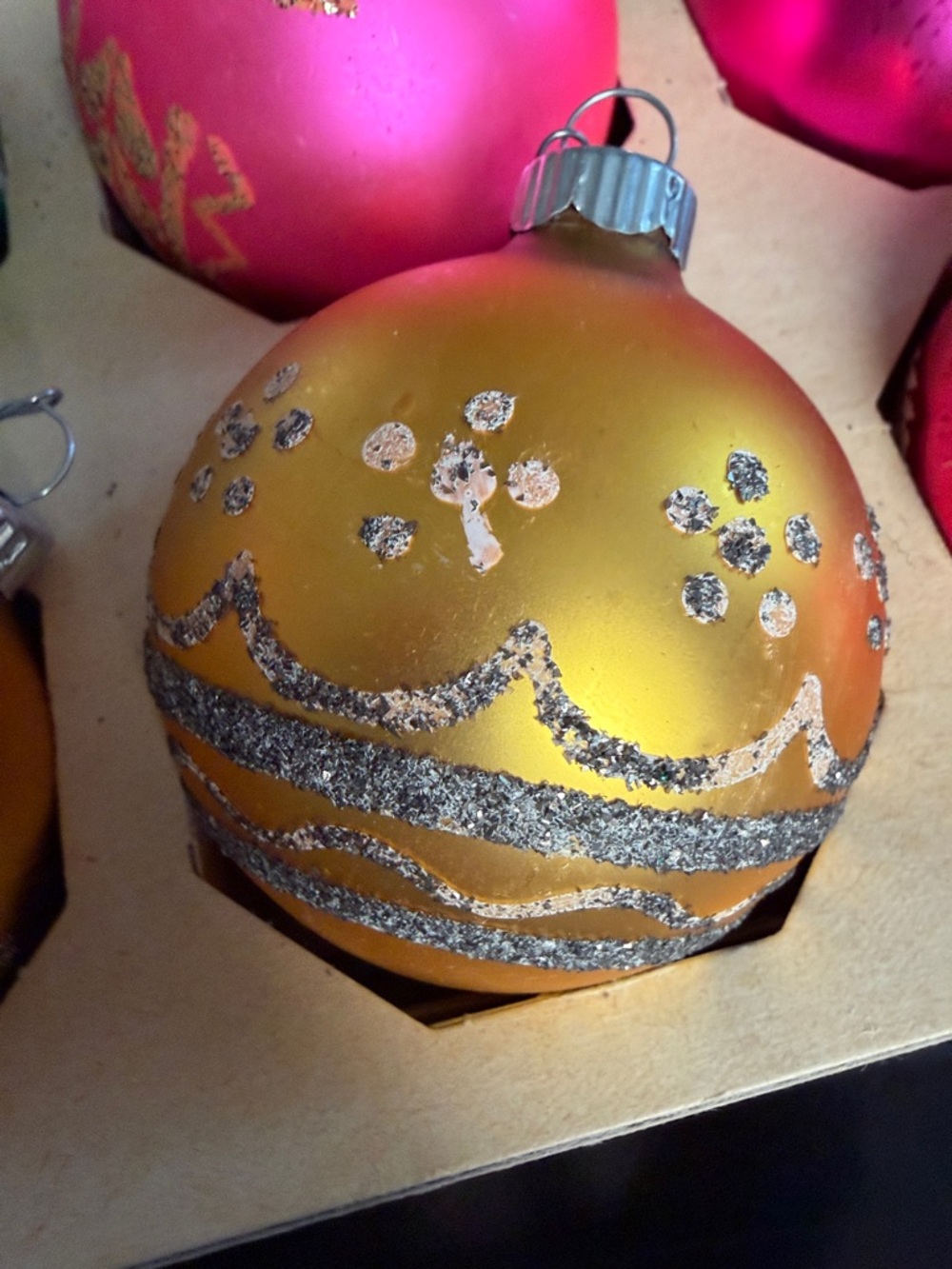 Set of 12 Assorted Multicolor Vintage Shiny Brite Glass Christmas Ornaments - Picture 5 of 14